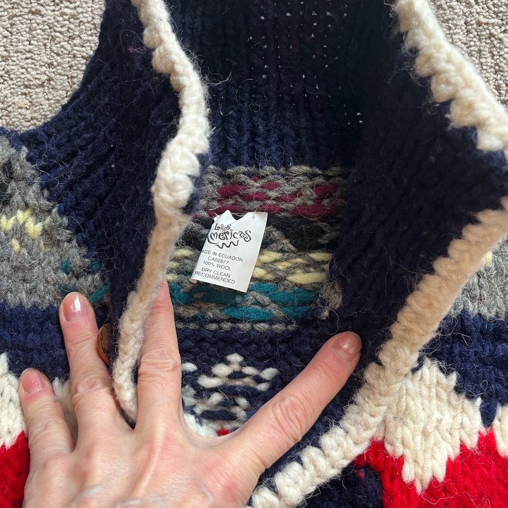 100% wool handmade in Ecuador sweater button closure - Picture 3 of 7